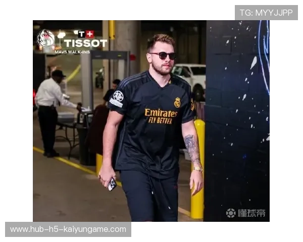 东契奇造出对抗并回敬三分,独行侠稳稳获胜